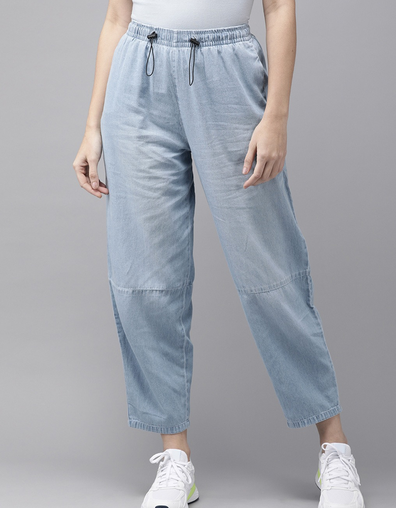 Women Blue Solid Pure Cotton Slouchy Jeans